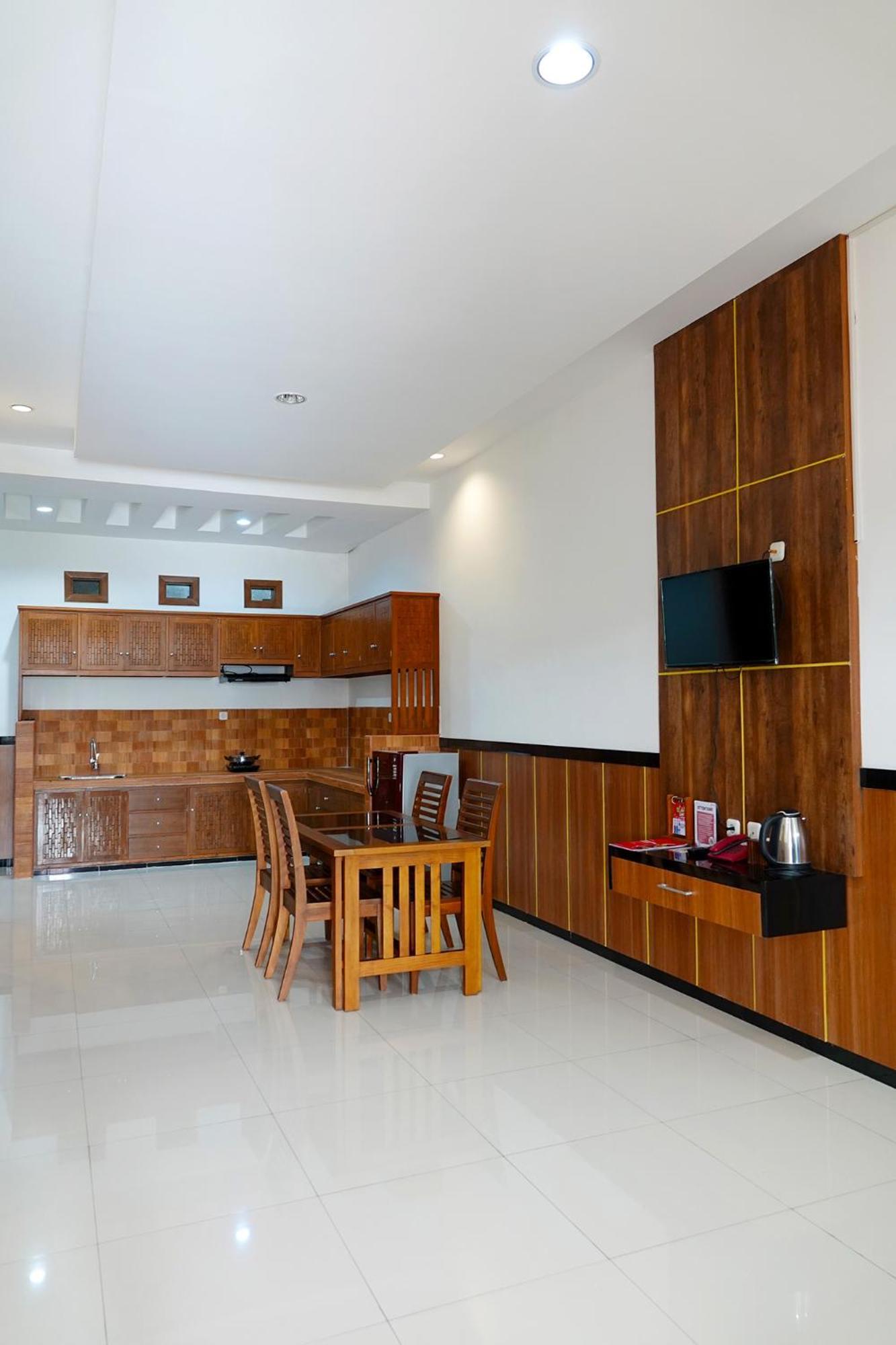 Baratha Hotel & Resto Bondowoso Εξωτερικό φωτογραφία