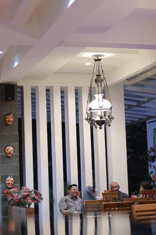 Baratha Hotel & Resto Bondowoso Εξωτερικό φωτογραφία